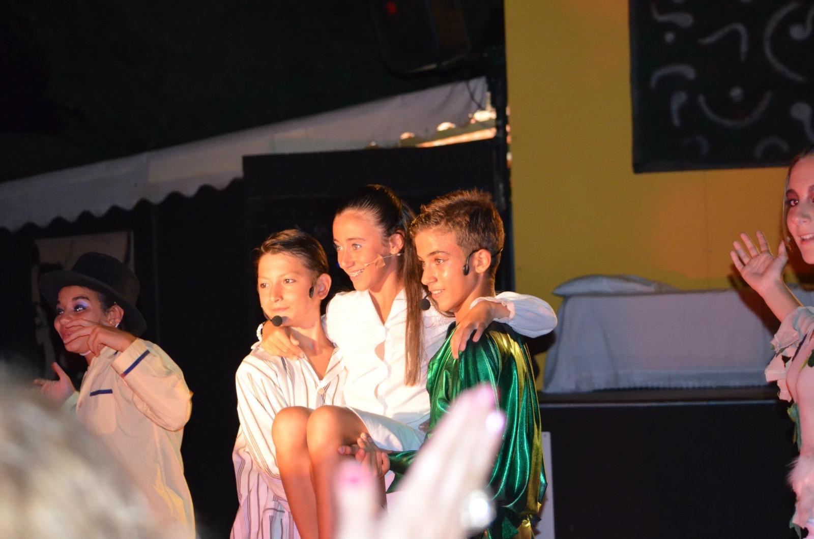 Scena corale con i compagni