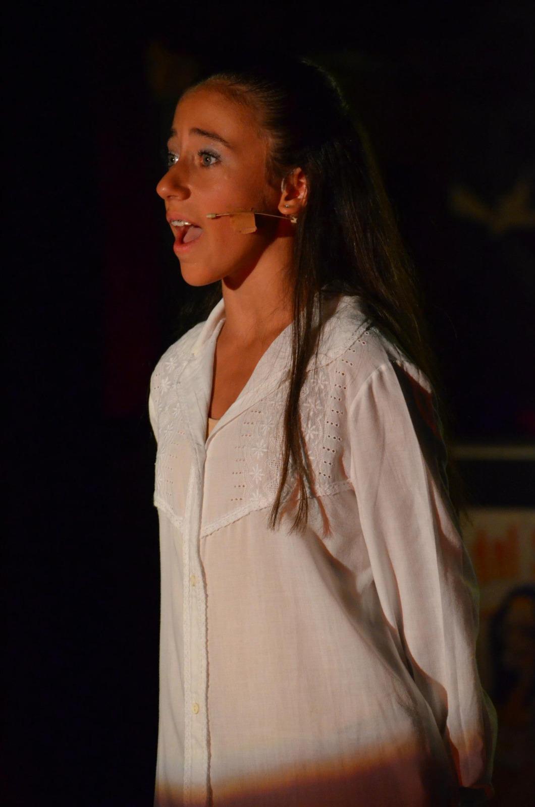 Ritratto di profilo sotto le luci del palco