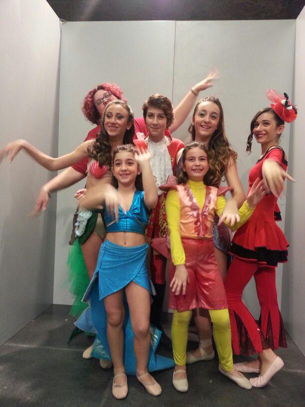 Cast della Sirenetta in posa di gruppo