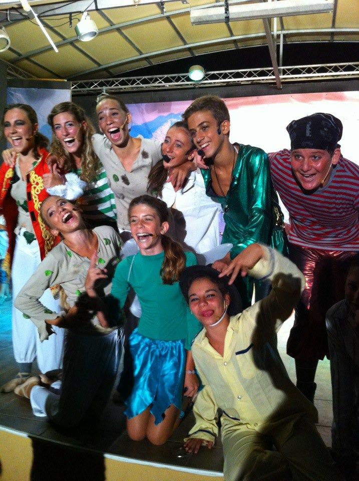 Il cast riunito dopo lo spettacolo
